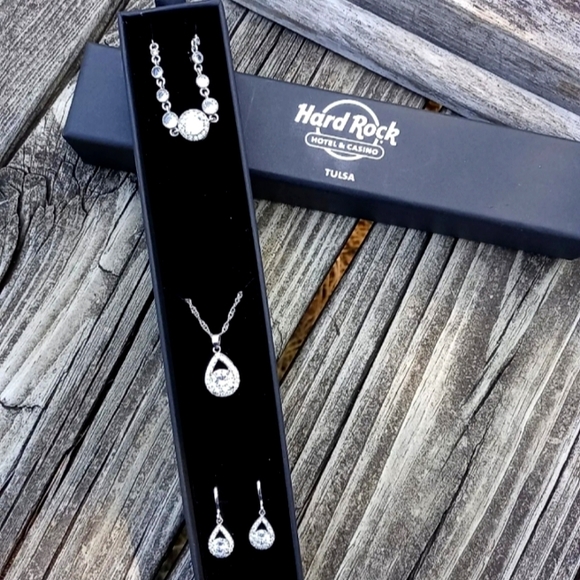 New Jewelry Boxed Gift Set Swarovski Crystal Silver Earrings Bracelet - Picture 1 of 4
